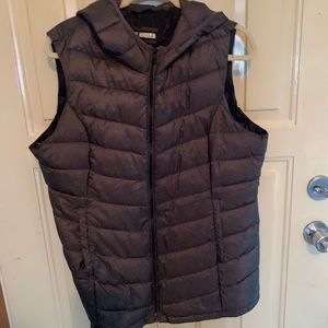 Gray puffer vest, perfect condition.